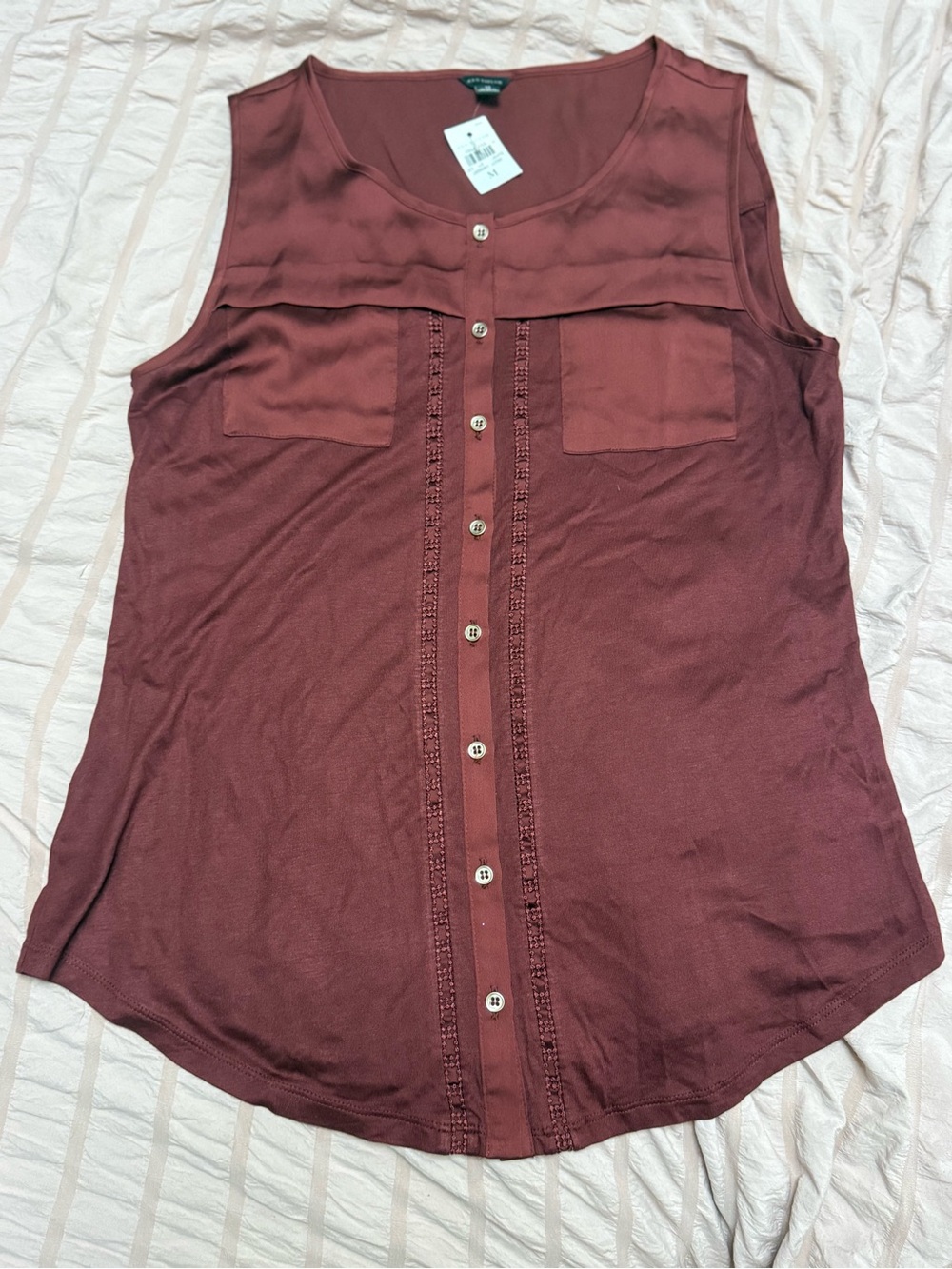Ann Taylor Sleeveless Button-Front Camisole in Burgundy